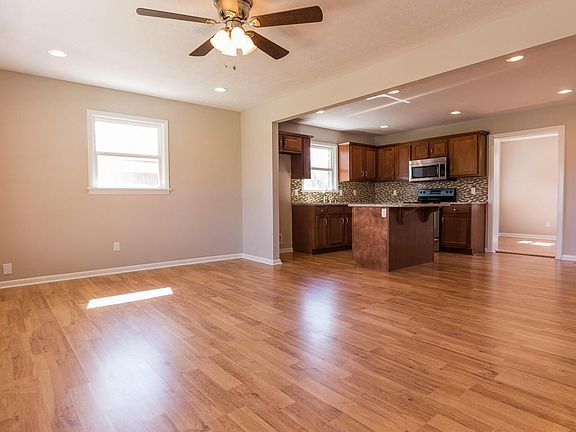 7412 Ronan Dr-11