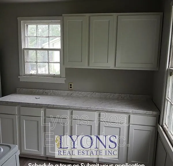 1706 Clover Dr — Photo 5