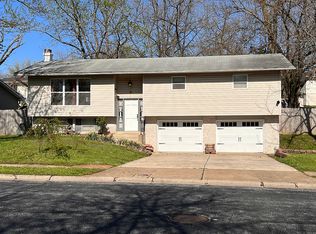 2816 Westminister Dr, Saint Charles, MO 63301