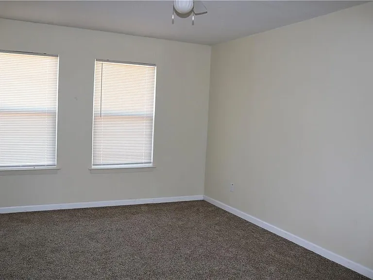 6319 Walraven Cir — Photo 8