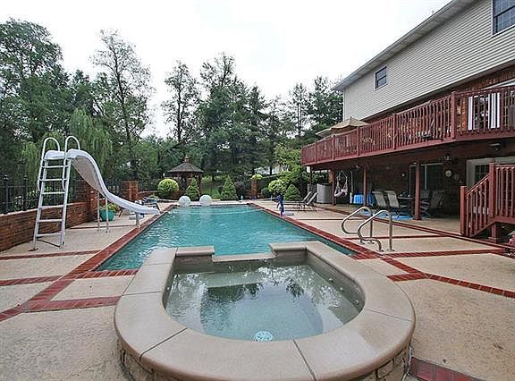3rd image of 4706 Richland Woods Ct