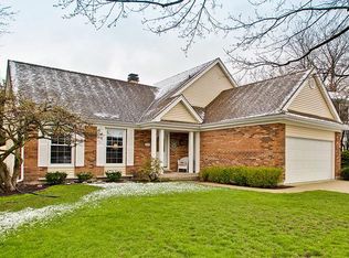 207 Arron Ct, Vernon Hills, IL 60061