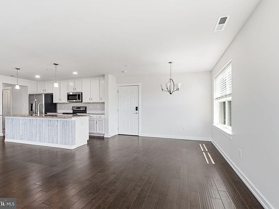 5th image of 151 E Prince George St