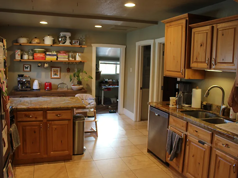1382 S Green St — Photo 44