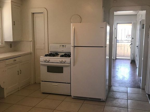 4th image of 1656 Broadway St