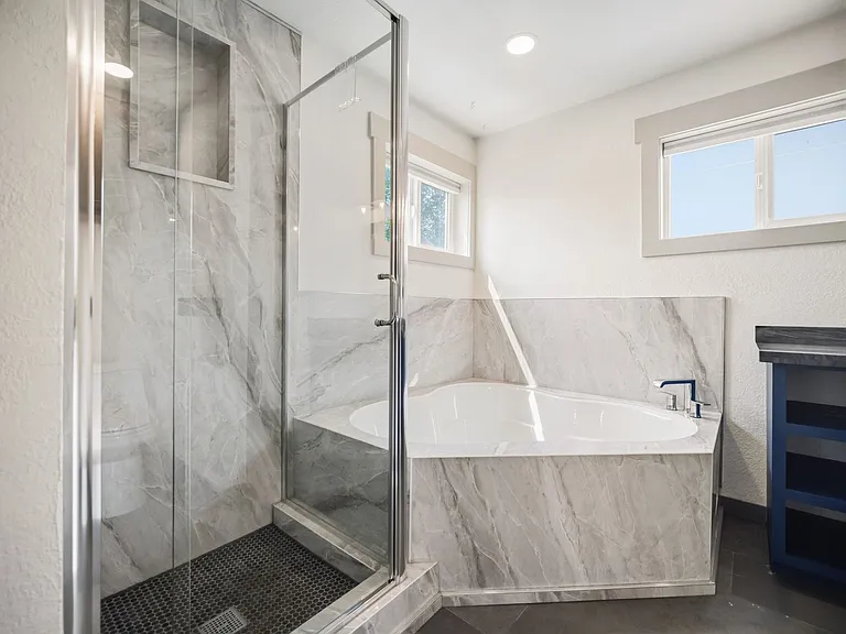 5703 N Regal St — Photo 34