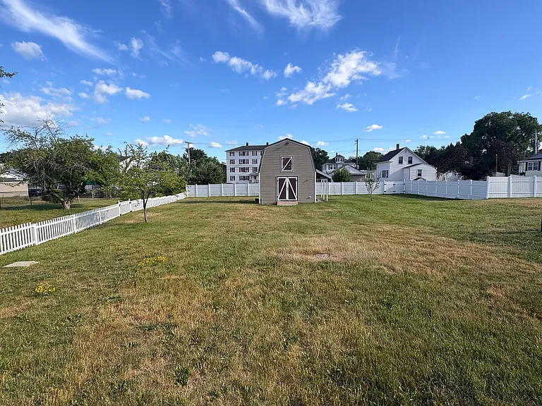 12 Lawrence St — Photo 6