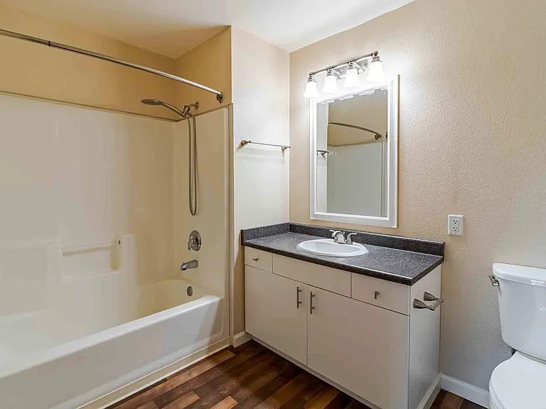 Rafael Town Center Apartments — Photo 18