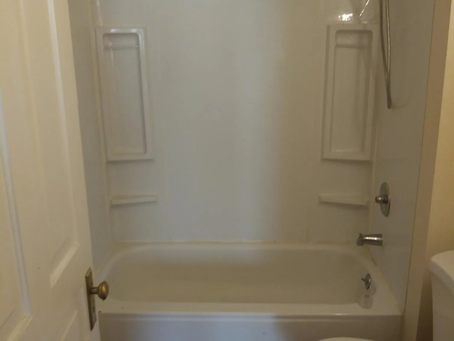 3 bed, 1000 sqft, $1,200 — Photo 3