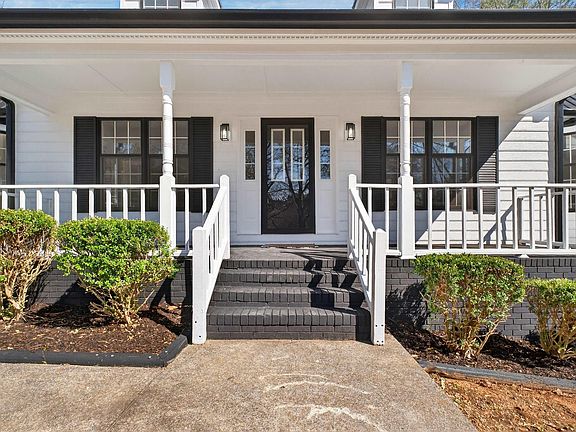 3rd image of 800 Nelson Rd