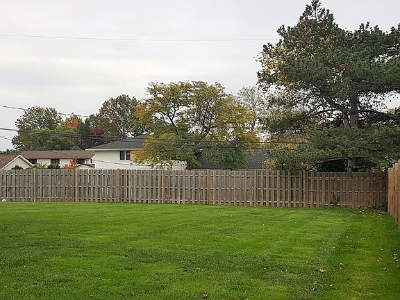 4th image of 25064 Maidstone Ln