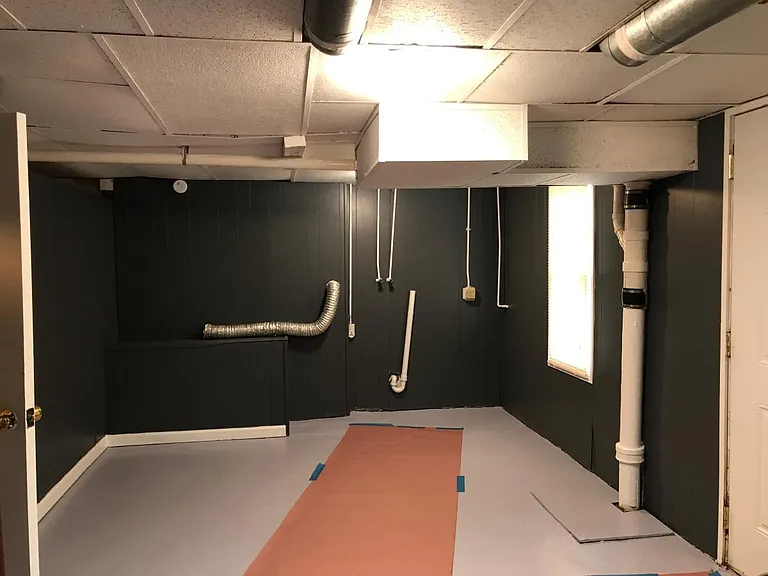 Basement Room/Laundry Area