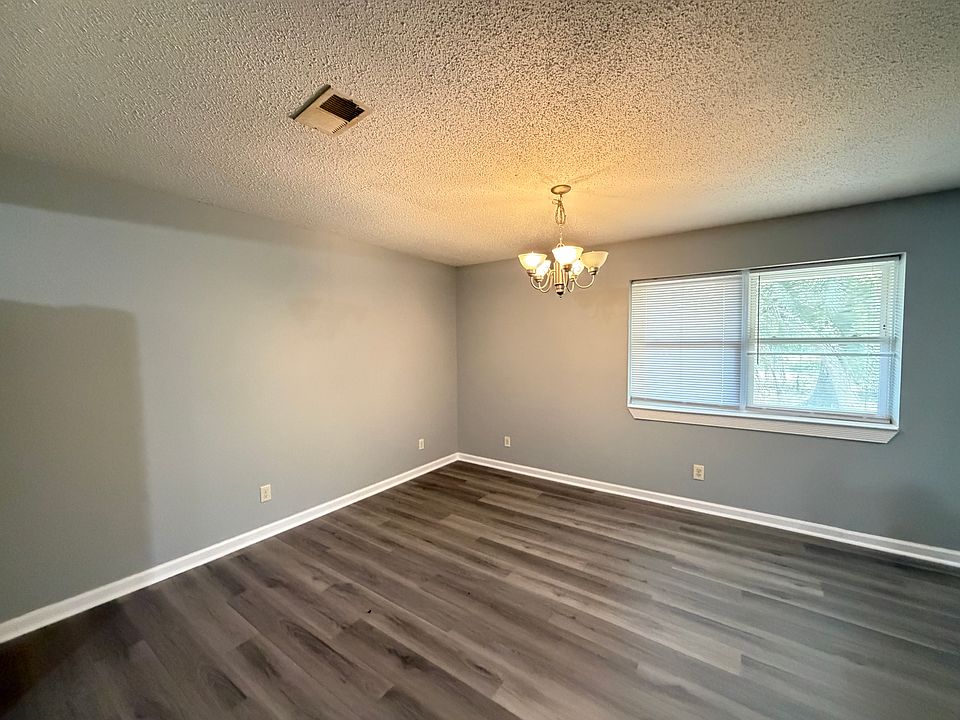 2nd image of 9506 Tower Ridge Rd