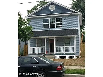 4939 Nash St NE photo 1
