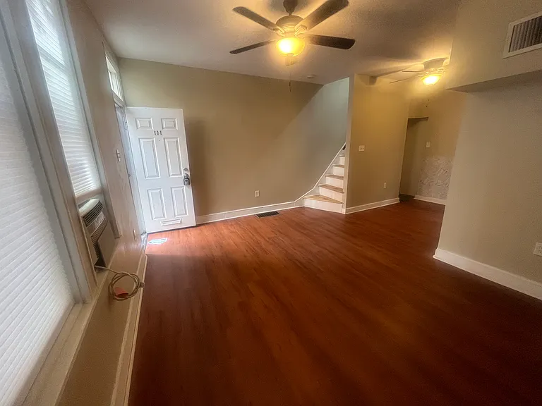 608 S Clifton St — Photo 2