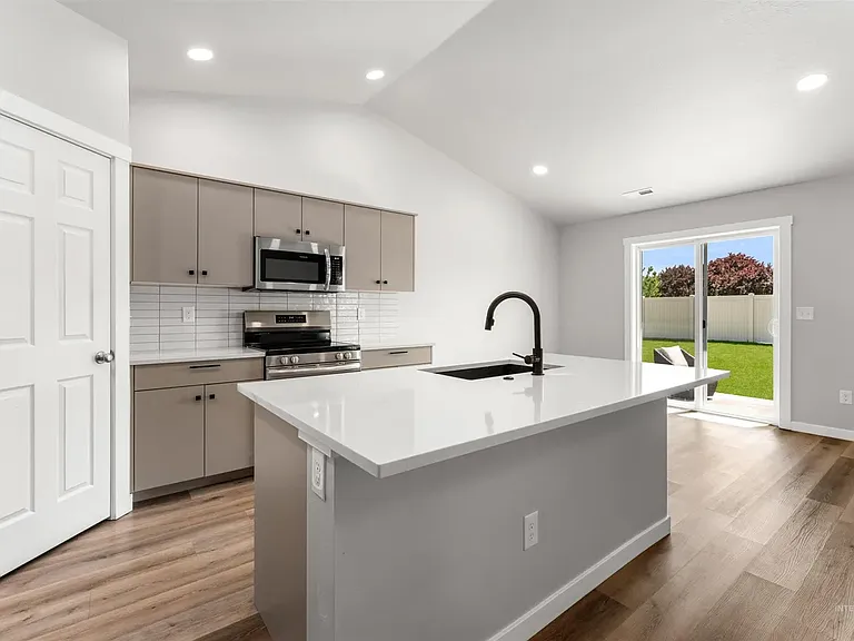 11401 W Falsetto St — Photo 2