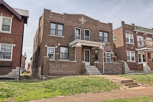 2nd image of 5008A Lindenwood Ave