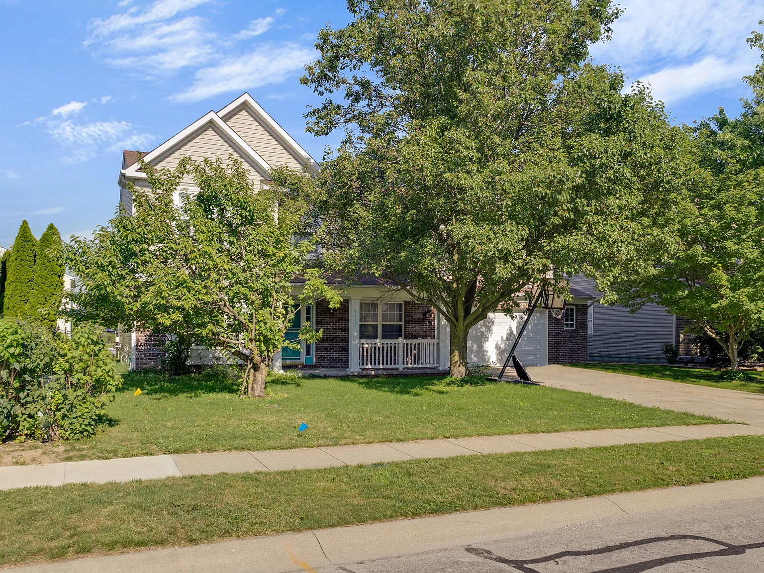 4 bed, 2838 sqft, $2,750 — Photo 2
