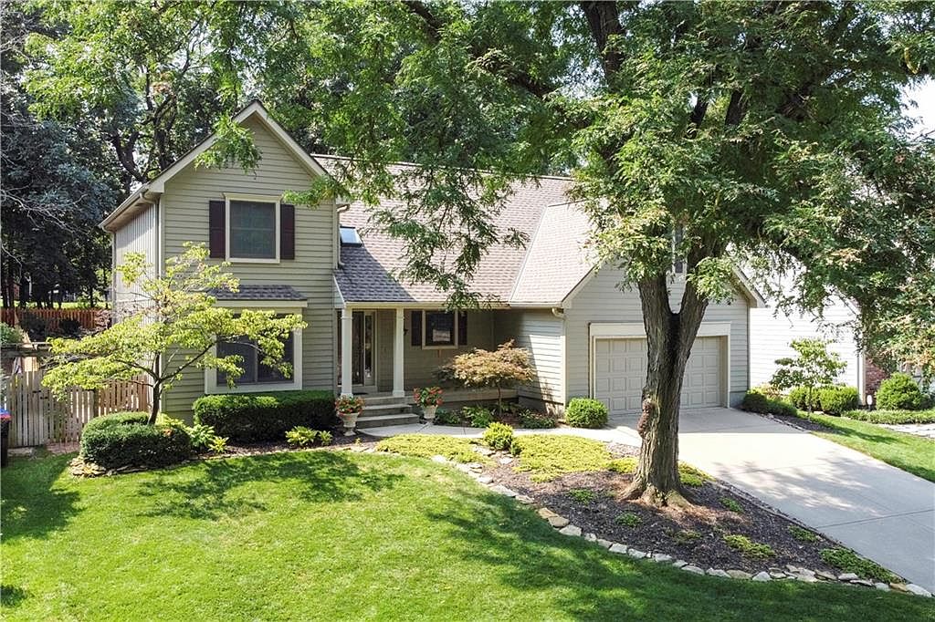 r.family1221　carlsson　他3点 9613 W 115th Ter, Overland Park, KS 66210 | Zillow