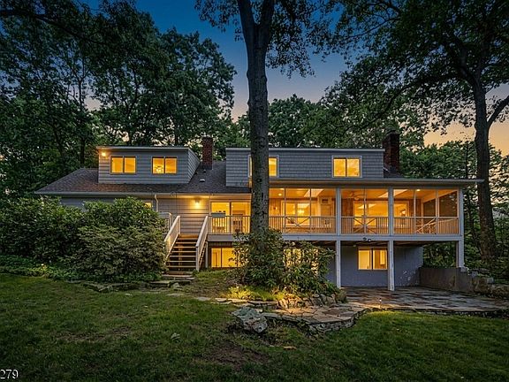 3rd image of 44 Glen Rd