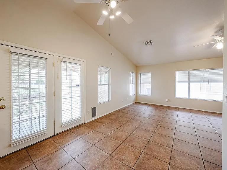10935 W Ruth Ave — Photo 5