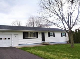 39 Regina Dr, Gates, NY 14606