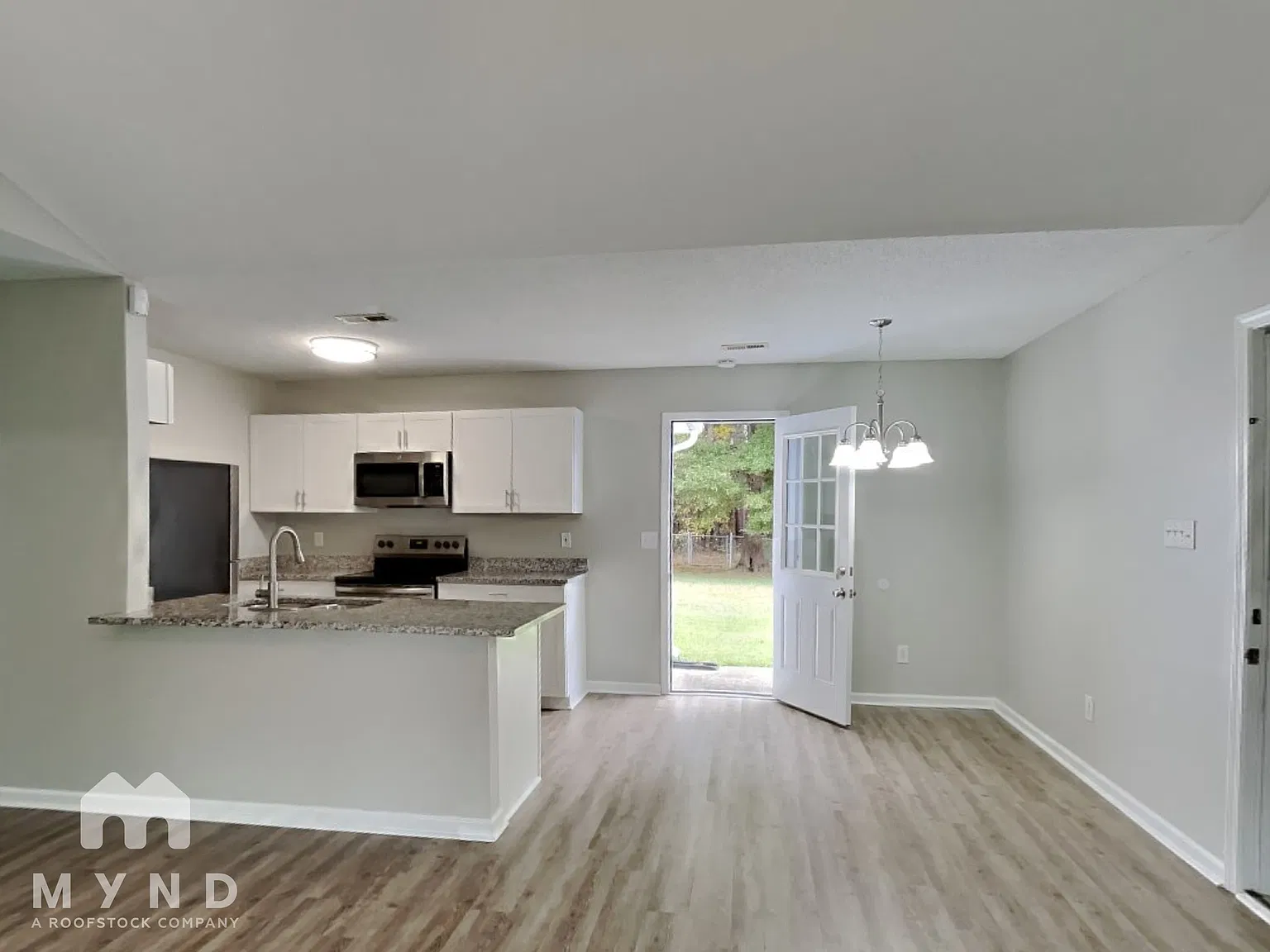 3 bed, 2.0 bath, 1227 sqft, $1,525 — Photo 4