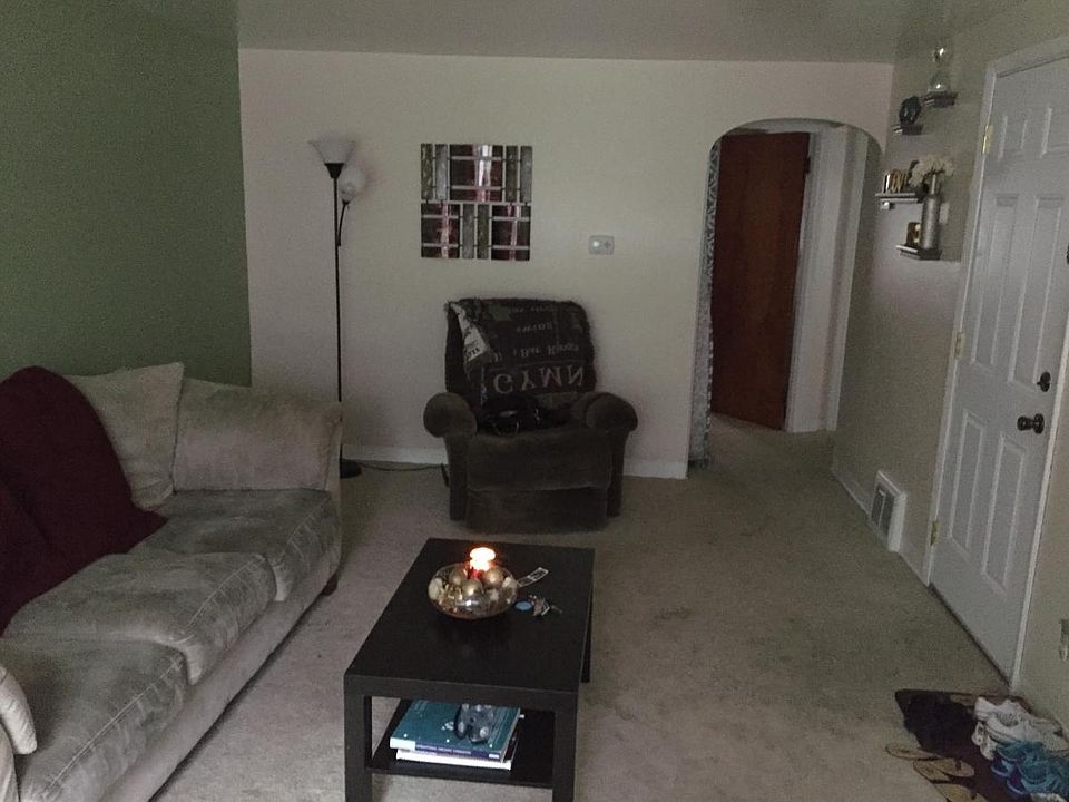 2nd image of 139 Parkside Ct
