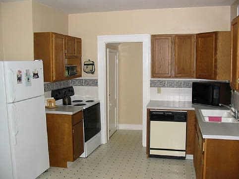 5th image of 4723 N Broadway St