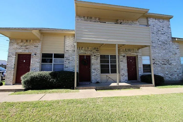 1104 Spring Loop #C — Photo 1