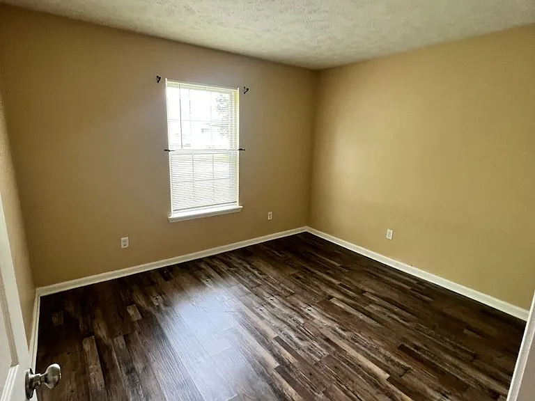 5802 Lake Erie Dr — Photo 8