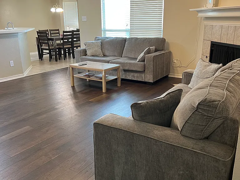 1524 Summerfield Dr — Photo 2