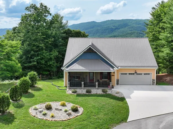 4973 Long Rifle Rd, Walland, TN 37886