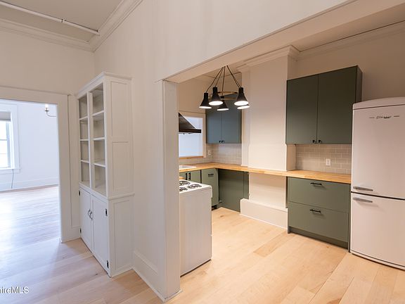 2nd image of 226 Pleasant St #5