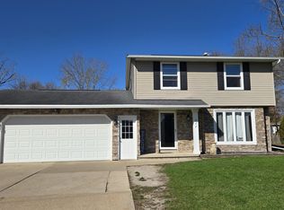 227 Lakeview Ave, Hortonville, WI 54944