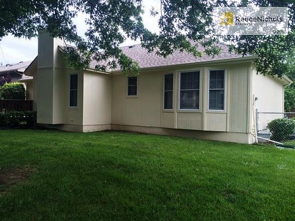 4th image of 3202 SE Lake Village Blvd