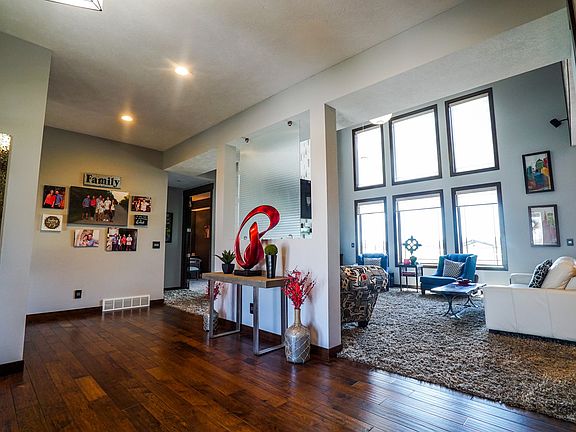 3rd image of 411 Westwood Cir