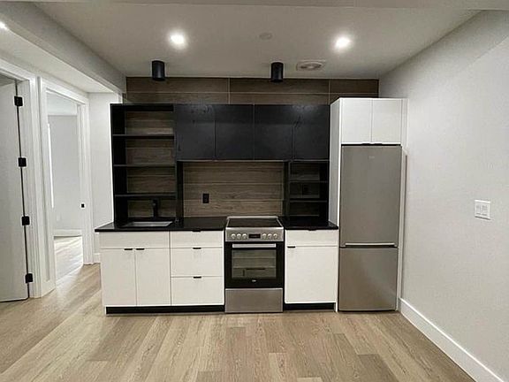 2nd image of 727 De Kalb Ave #2A
