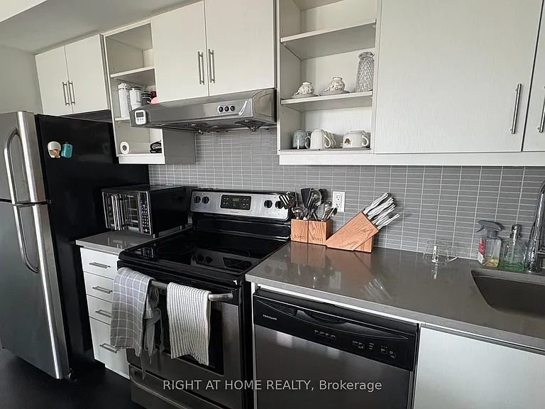 160 Vanderhoof Ave #1413 — Photo 11