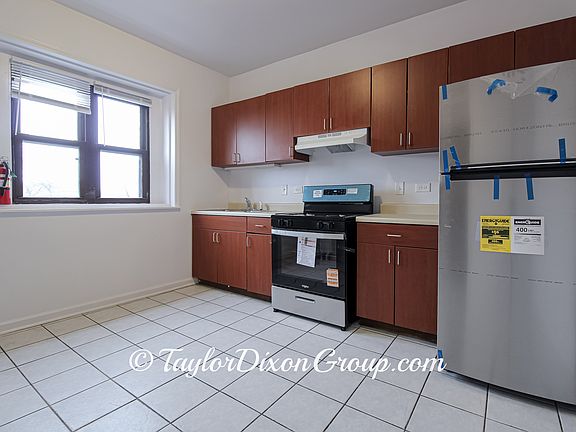 2nd image of 4033 W Gladys Ave APT 2S