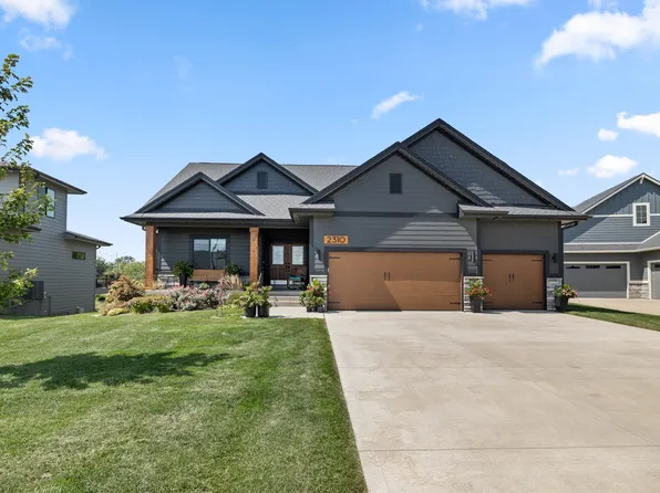 2310 Autumn Blaze Dr, Norwalk, IA 50211