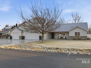 1108 N Autumn Wind Dr, Nampa, ID 83687