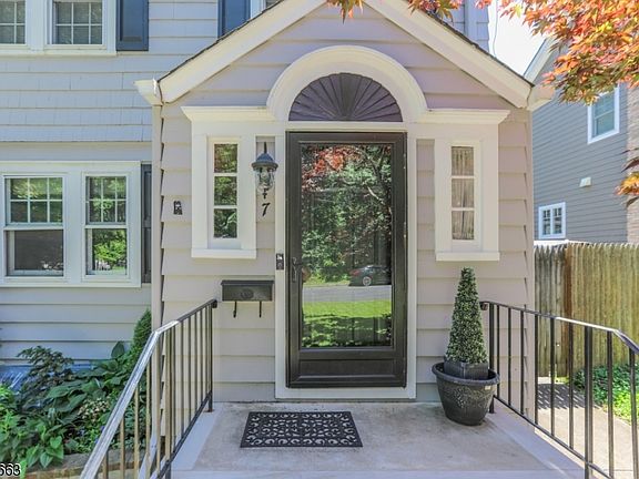 3rd image of 7 Sterling Dr