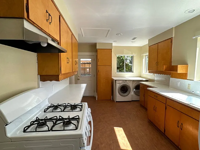 2140 Loomis St — Photo 10