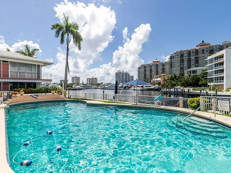 2760 Yacht Club Blvd #10C — Photo 4