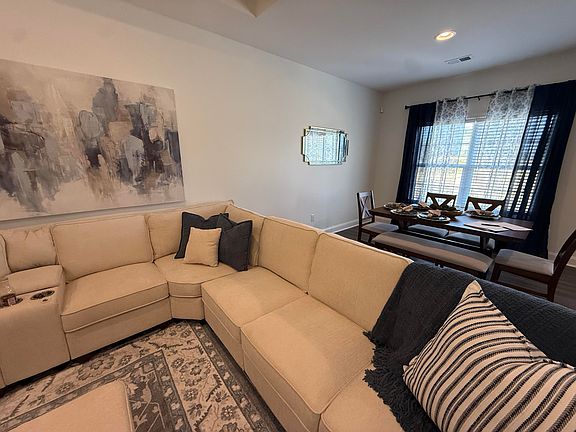 5th image of 311 Cinchpost Cir