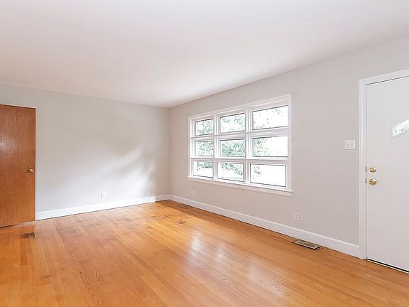 3rd image of 414 Bland Blvd