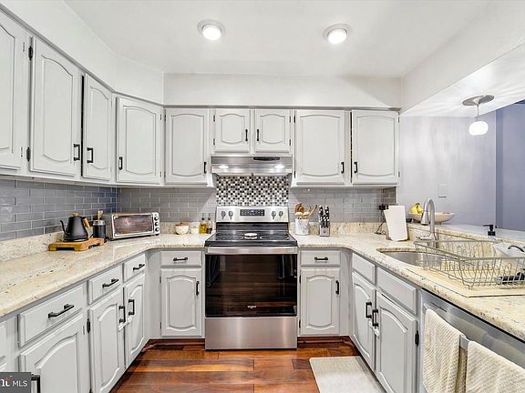 5th image of 405 Whittier Dr