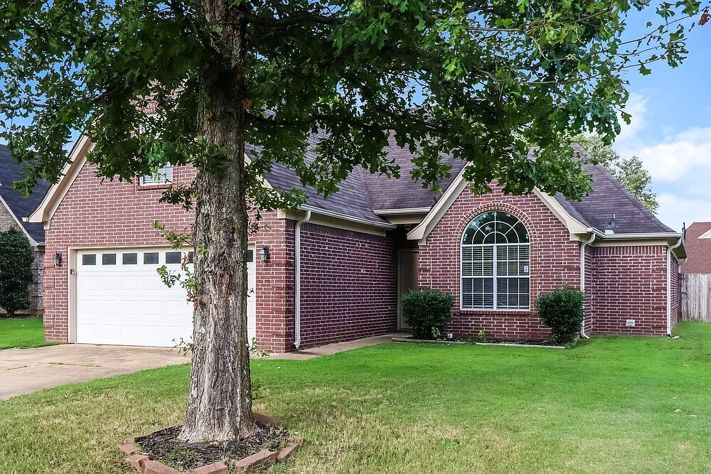 3 bed, 2.0 bath, 1810 sqft, $1,900 — Photo 4