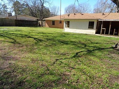 4th image of 214 Wildwood Ln